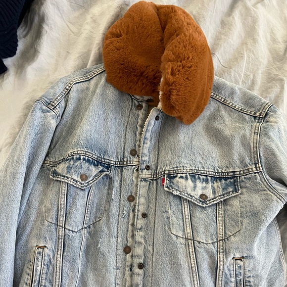 Levi’s sherpa lined jean jacket with faux collar